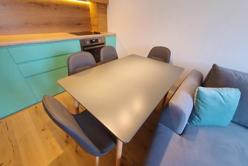 Luxury Green Apartment Pristina Esterno foto