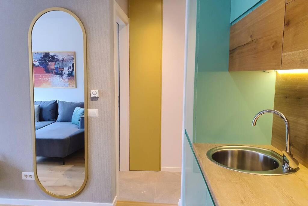 Luxury Green Apartment Pristina Esterno foto