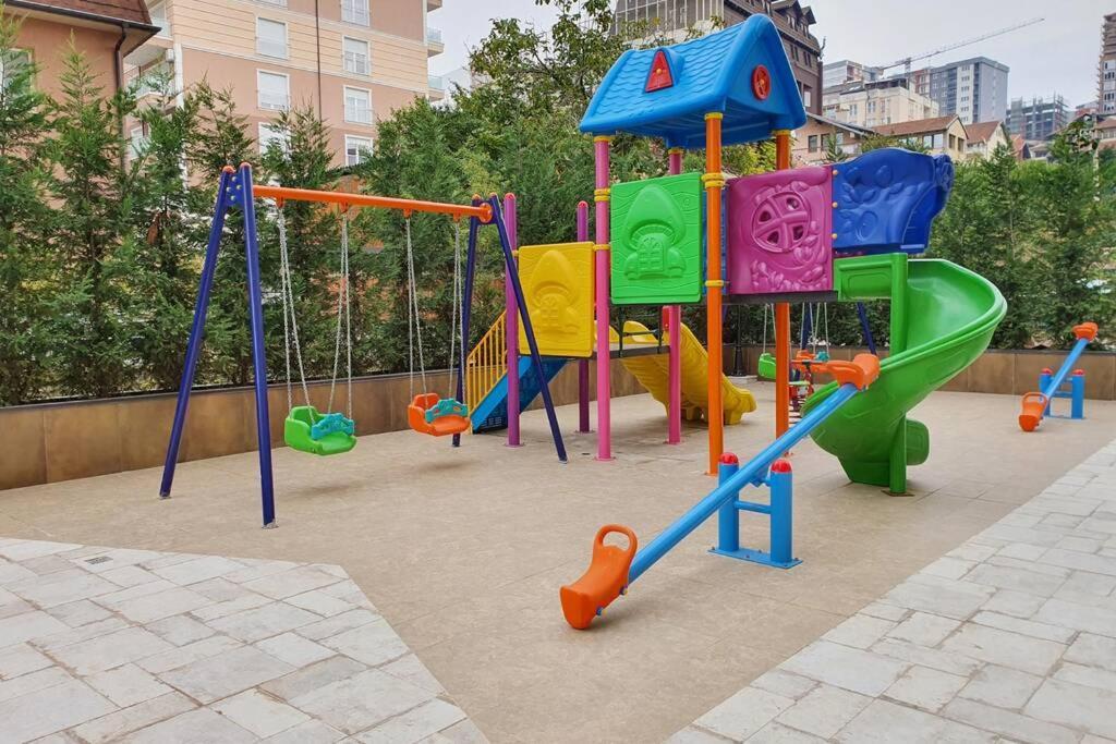 Luxury Green Apartment Pristina Esterno foto